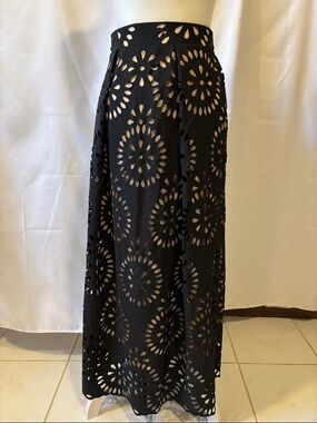 NWOT Extro&vert Black and Nude Layered Lace Skirt - size 10